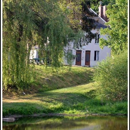 Gîte AU BORD DE L'EAU jusqu'à 8 personnes Chambon-sur-Voueize Exterior foto